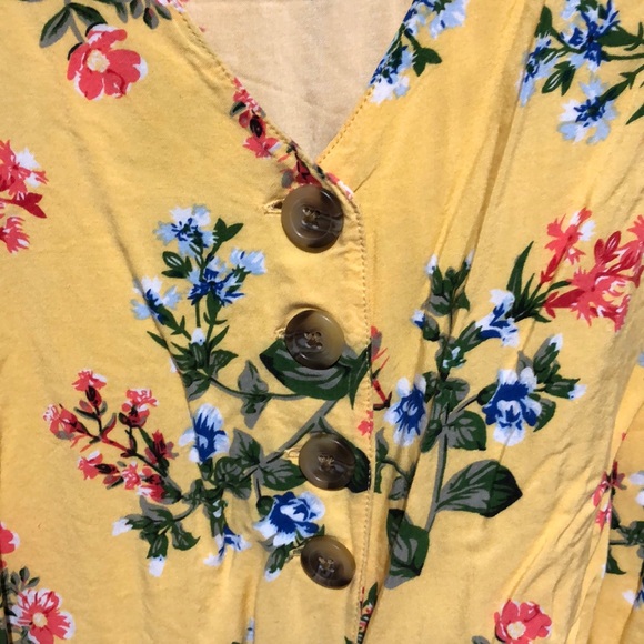 🥳2 for 15$ Beautiful Hawaiian Flowey shirt - Picture 4 of 8